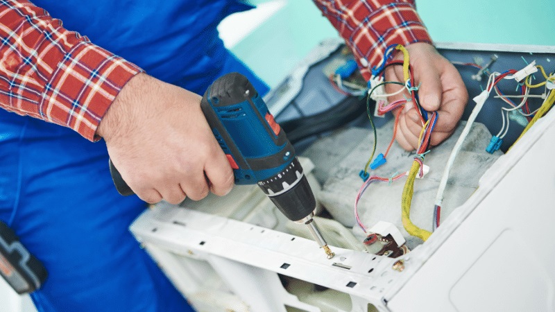 Karamürsel Termodinamik Termodinamik çamaşır makinesi kart tamiri – Su almama arızası orijinal parça ile giderildi. - Teknik servis örneği